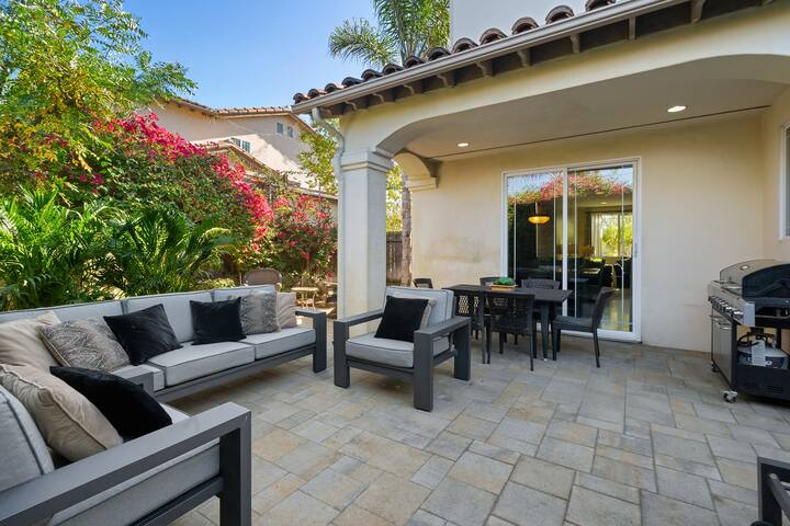 101 Big Beautiful Home-Heated Pool & HUGE Spa gallery image 5