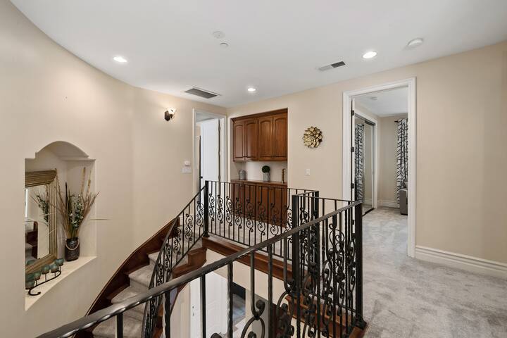 101 Big Beautiful Home-Heated Pool & HUGE Spa gallery image 4