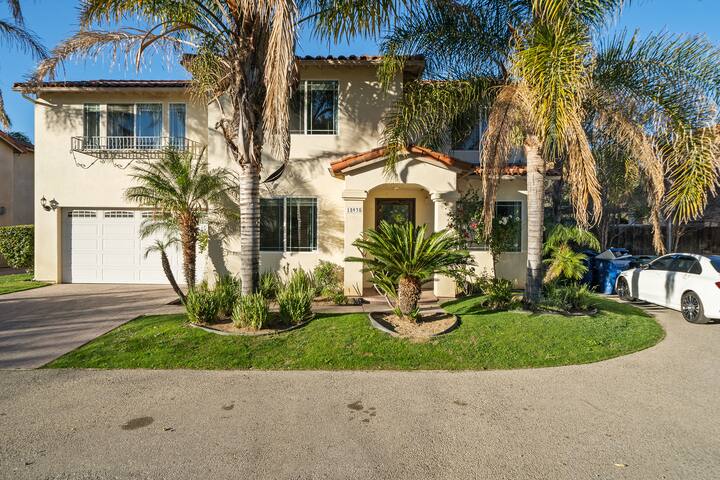 101 Big Beautiful Home-Heated Pool & HUGE Spa gallery image 2