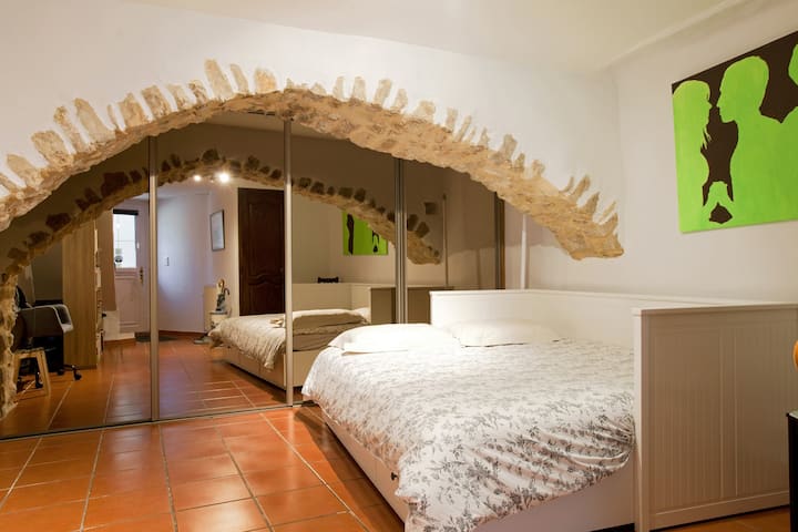 160 sofá cama para 2 personas en el dormitorio de abajo.