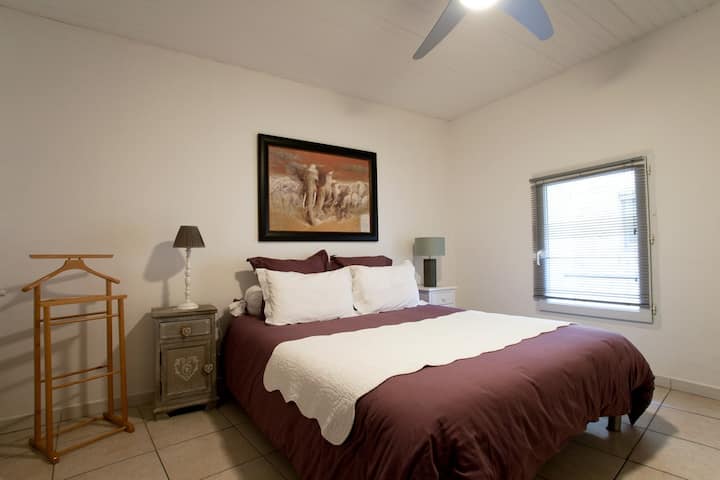 Dormitorio principal con ventilador de techo muy eficiente y muy tranquilo.