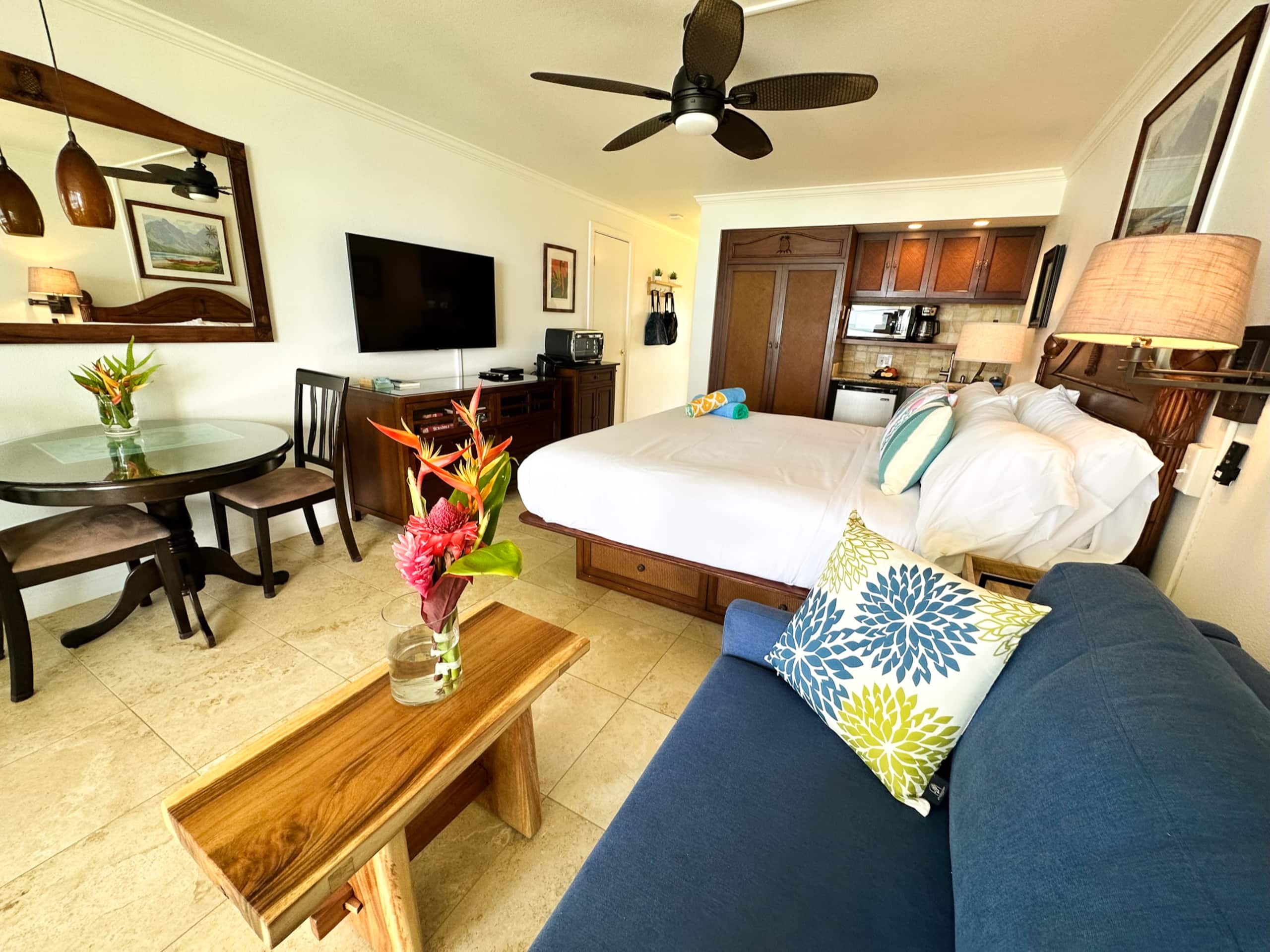 Direct Oceanfront Top Floor Studio - Photo 3