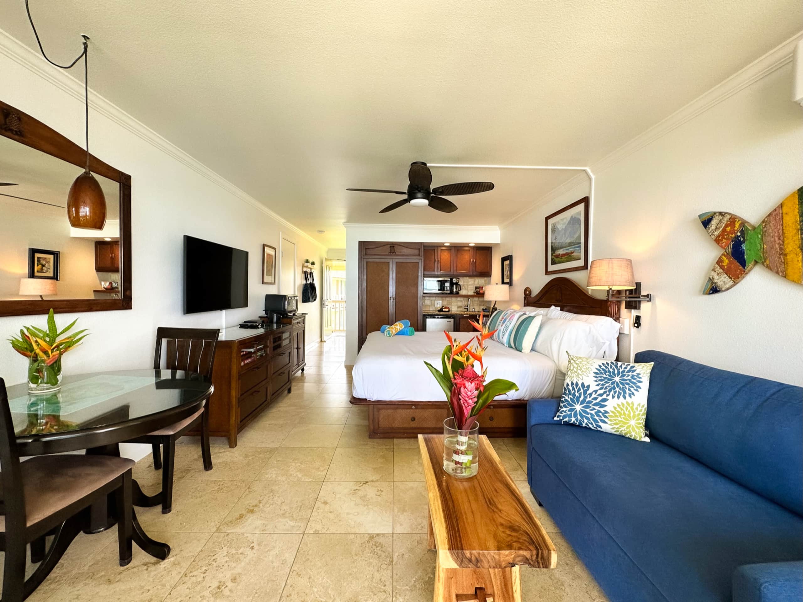 Direct Oceanfront Top Floor Studio - Photo 2