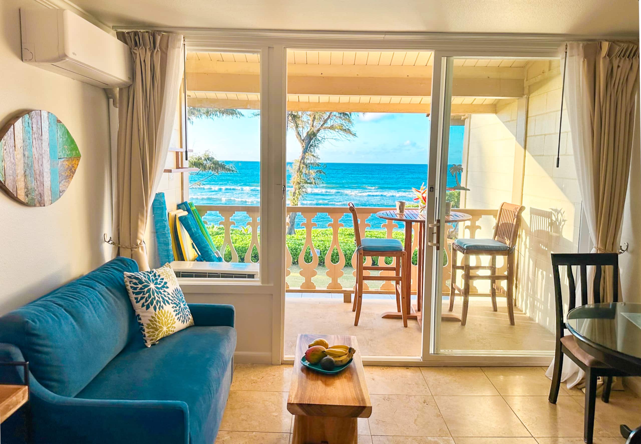 Direct Oceanfront Top Floor Studio - Main photo