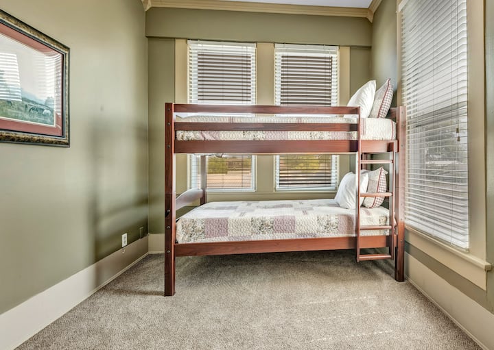 Двокреветна соба над брачен кревет на спрат