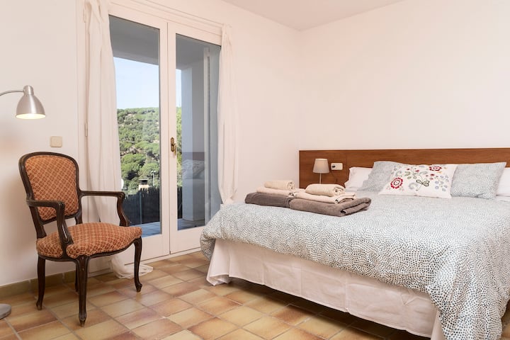 Спална соба 1 во куќа две со директен пристап до надворешниот простор