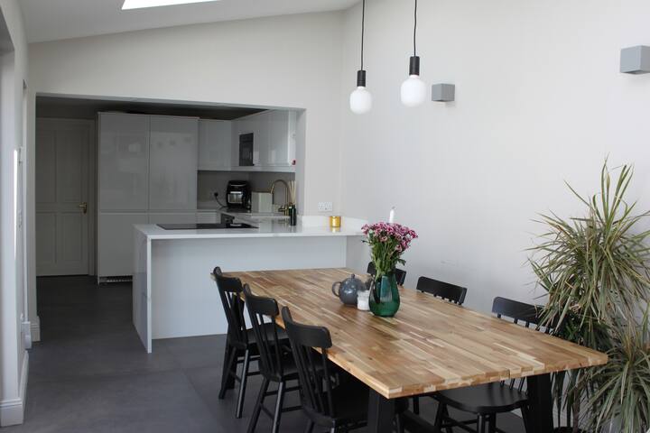 Dreamy City Center Victorian Home gallery image 3