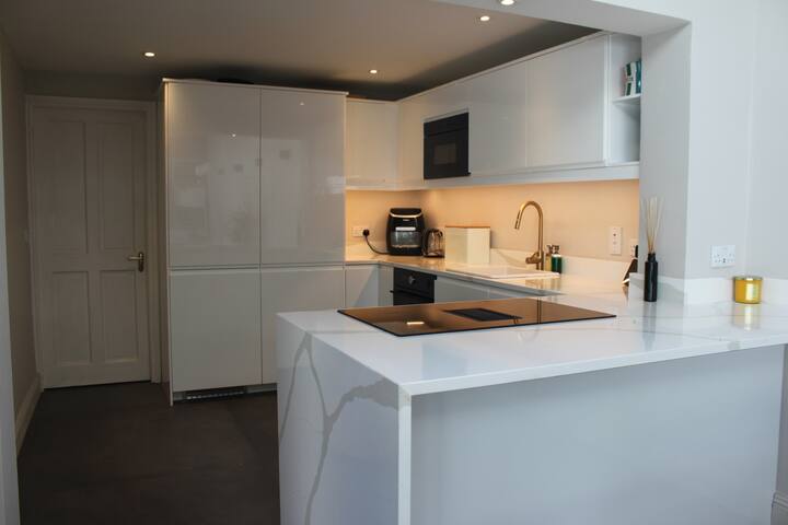 Dreamy City Center Victorian Home gallery image 5