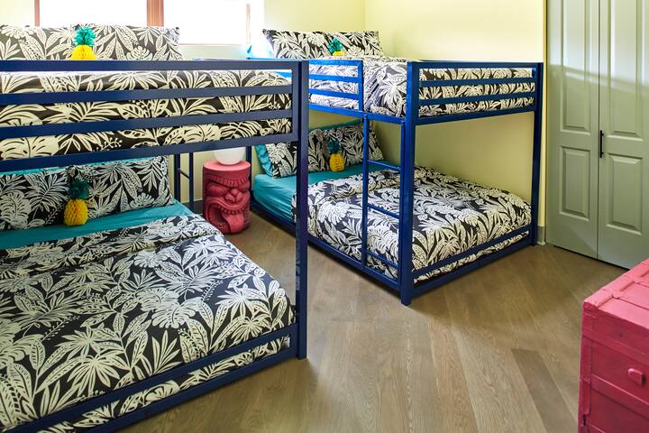 ALOHA 2.0 Tropical Oasis in Wicker Park gallery image 5