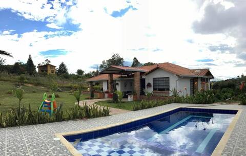 Casa Xerira in front of the canyon, Mesa de los Santos