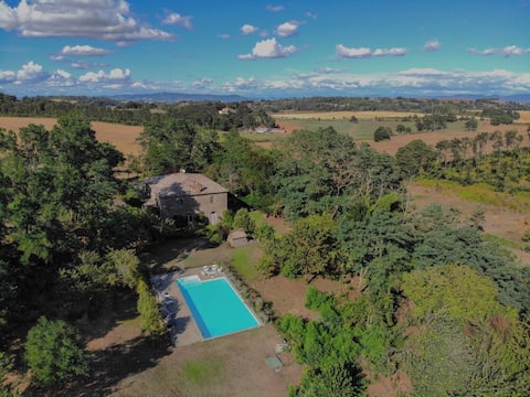 Dream with panoramic pool on Umbria/Tuscany border