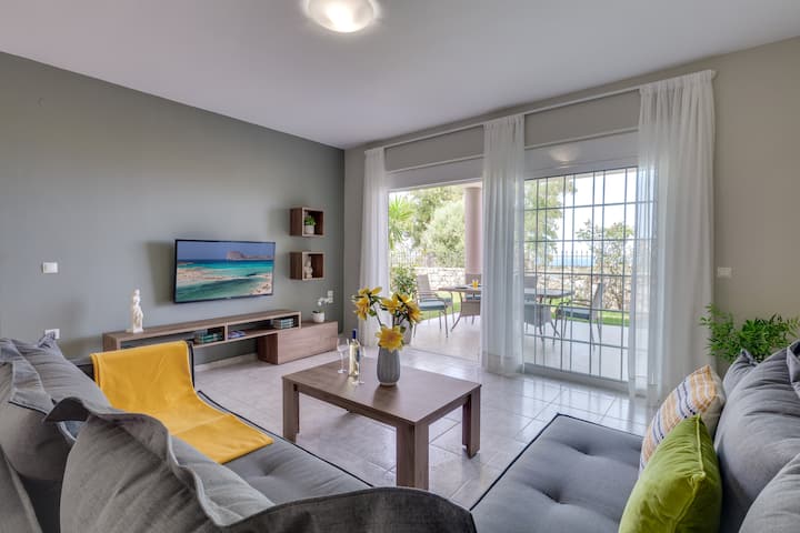 Მისაღები ოთახი/Smart TV 50'