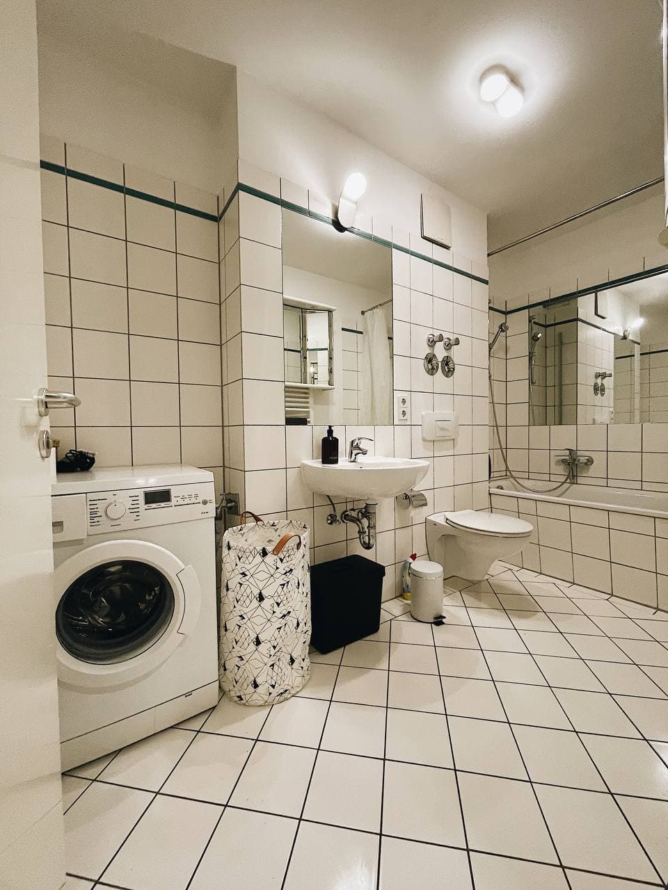 3-room apartment overlooking Hackescher Markt