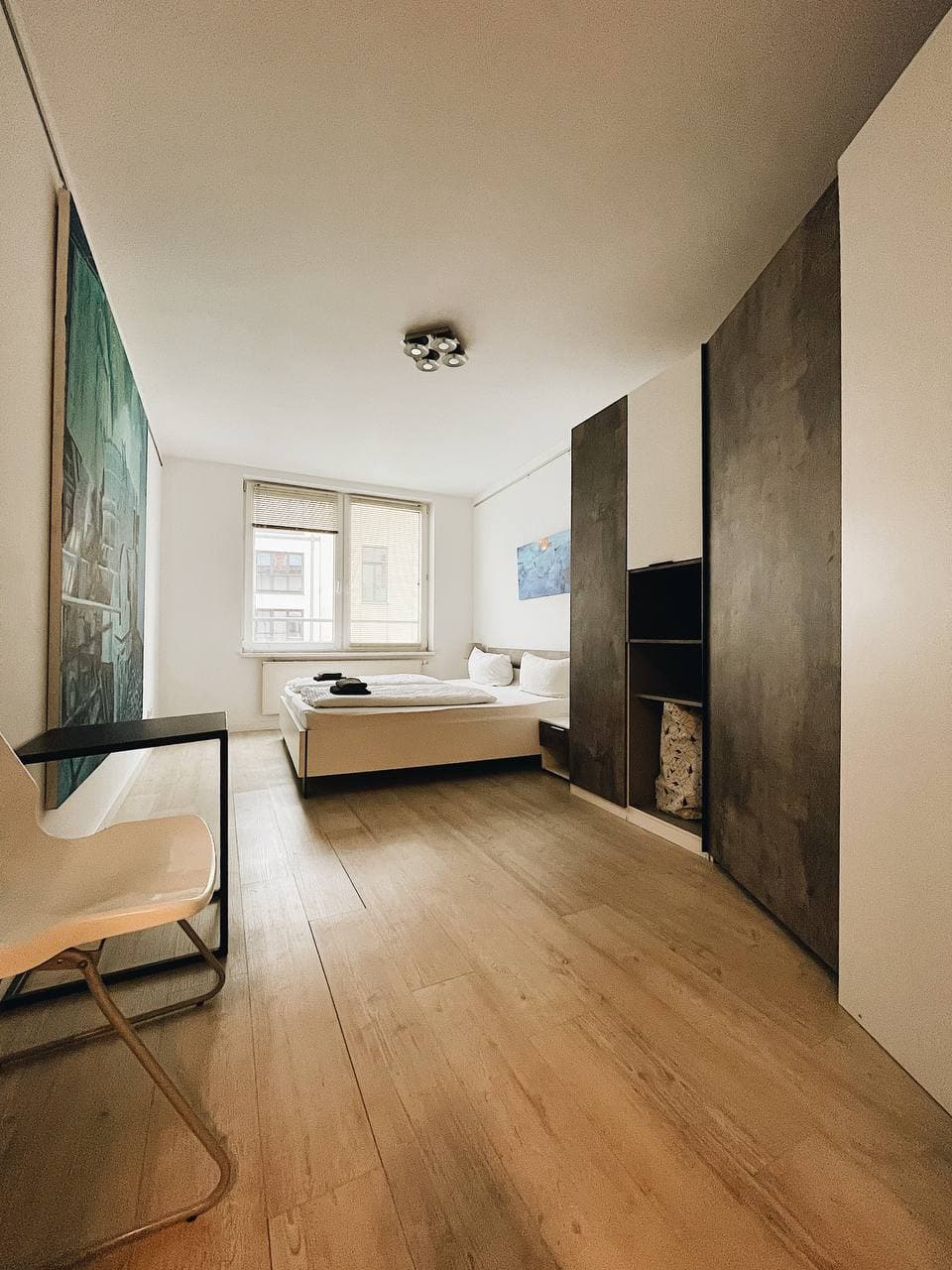 3-room apartment overlooking Hackescher Markt