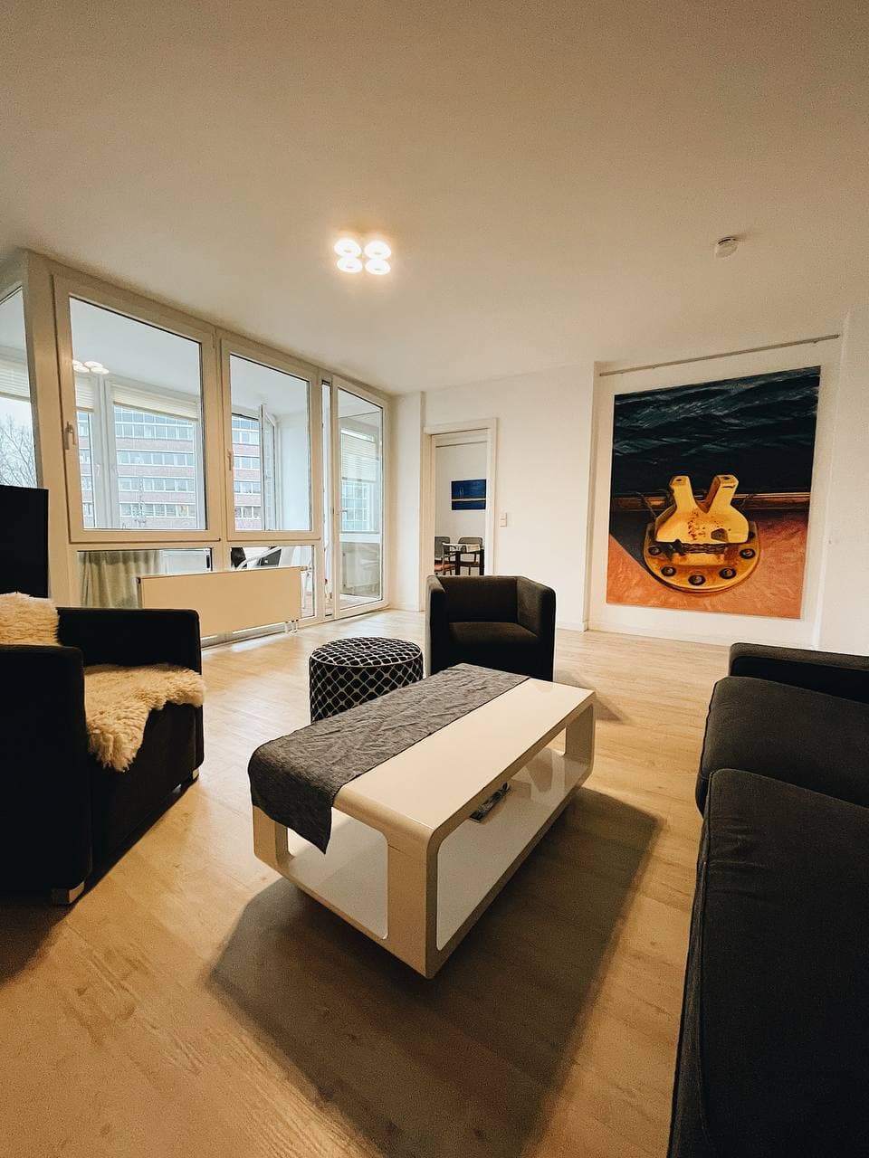 3-room apartment overlooking Hackescher Markt