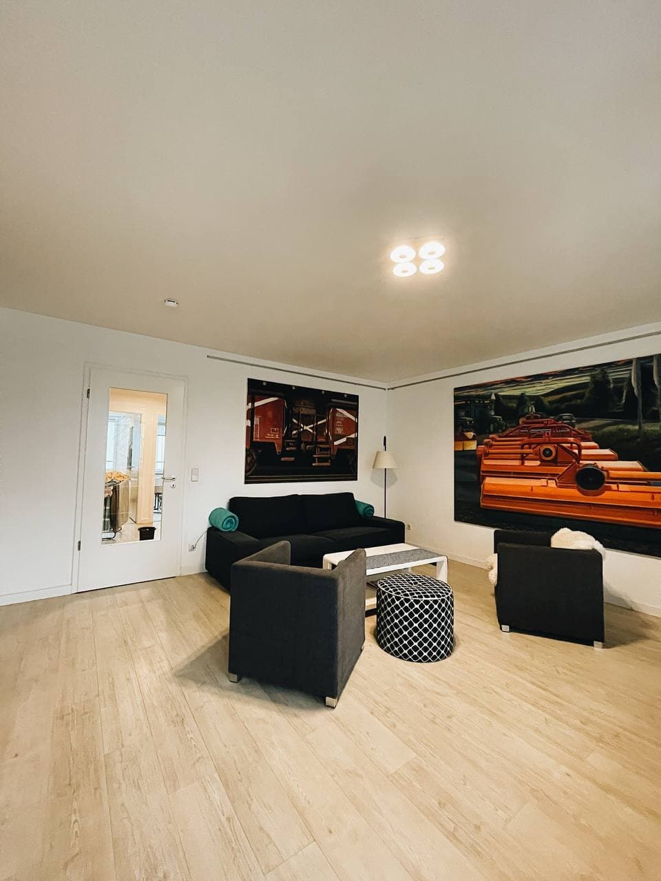 3-room apartment overlooking Hackescher Markt
