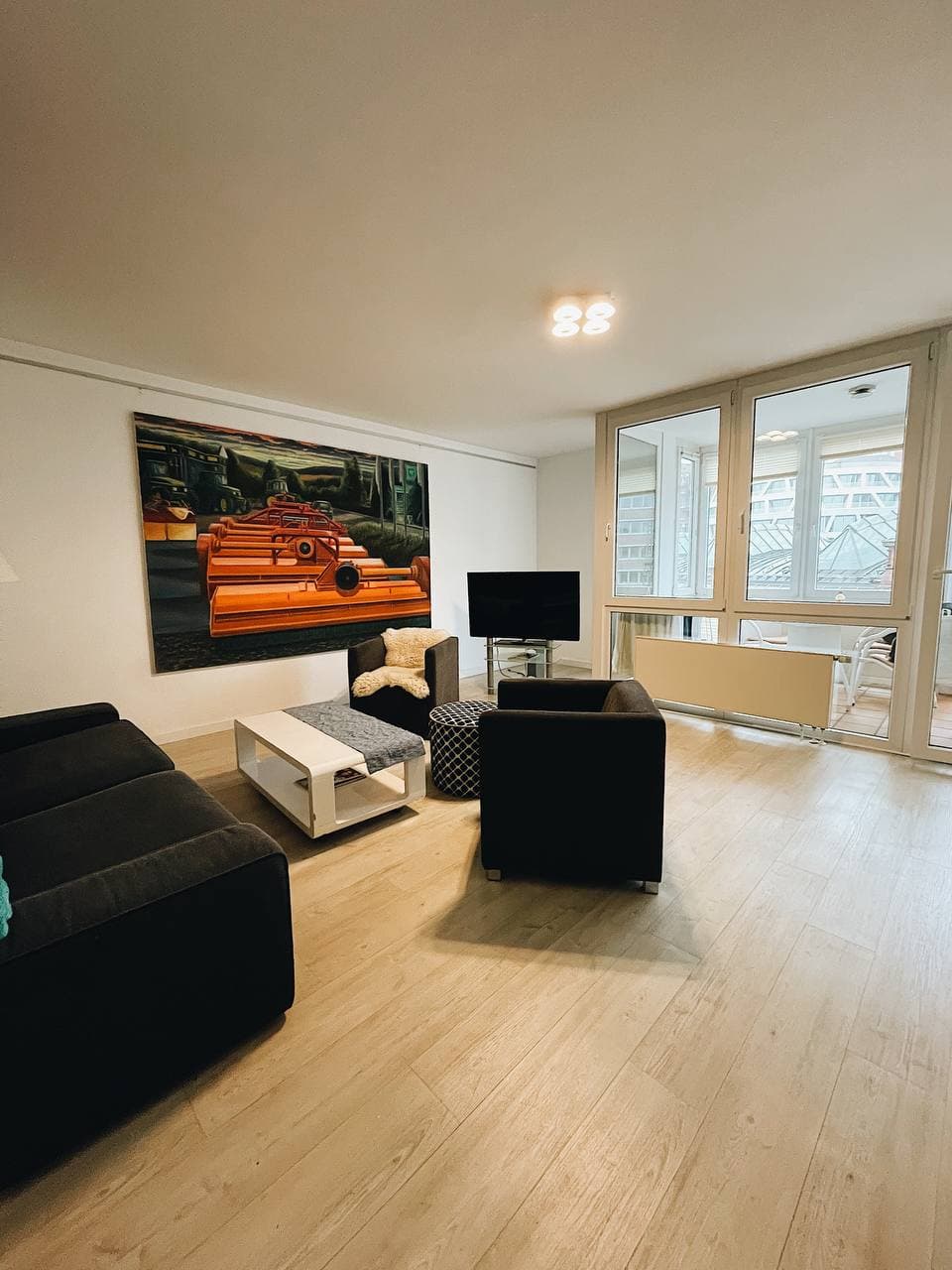 3-room apartment overlooking Hackescher Markt