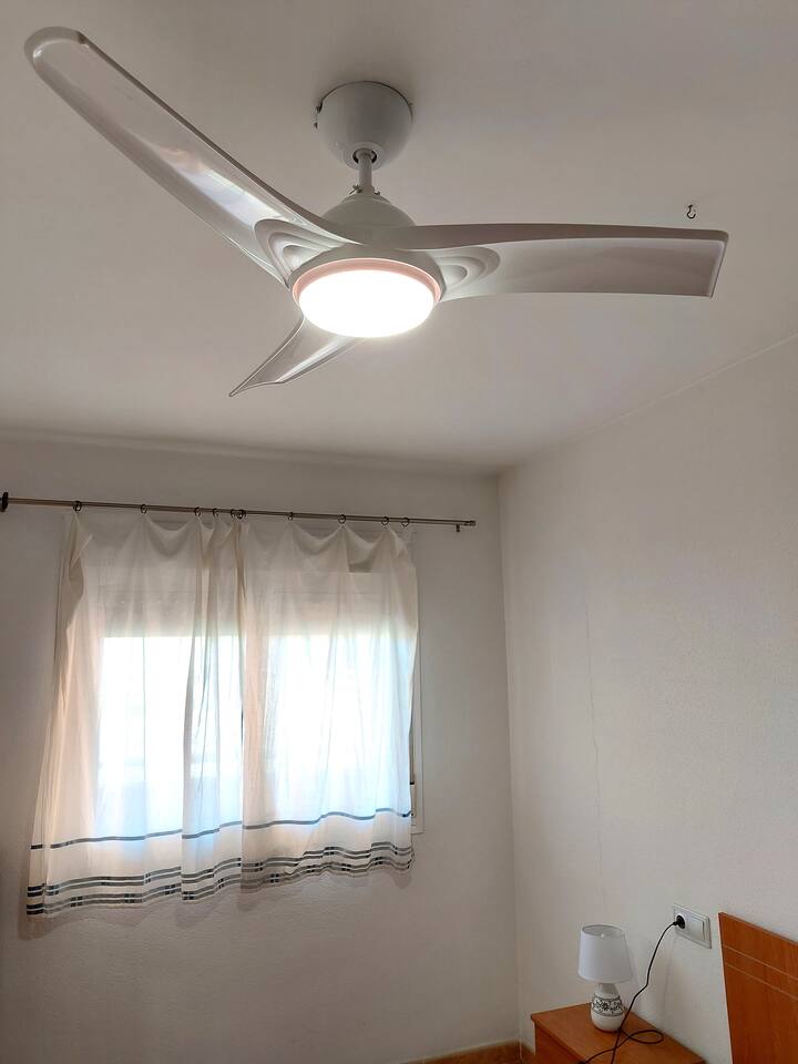 Ventiladores de techo en los dormitorios y sala de estar.