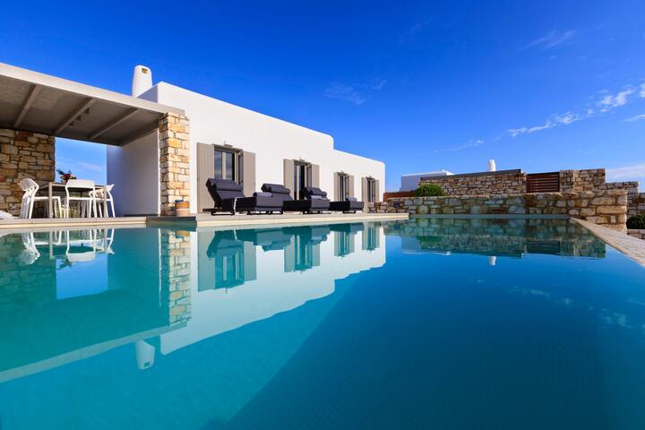 Il SOGNO VILLA 1 Paros private pool gallery image 2