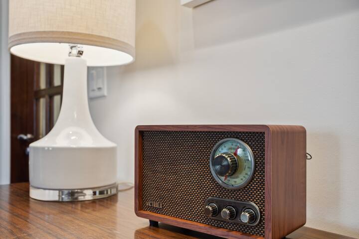 2BR Retreat with a Fireplace in Gold Coast gallery image 2