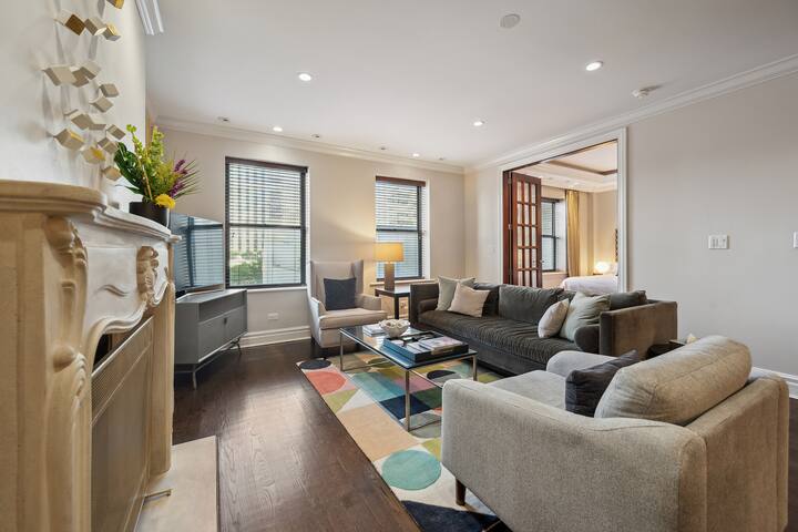 2BR Retreat with a Fireplace in Gold Coast gallery image 5