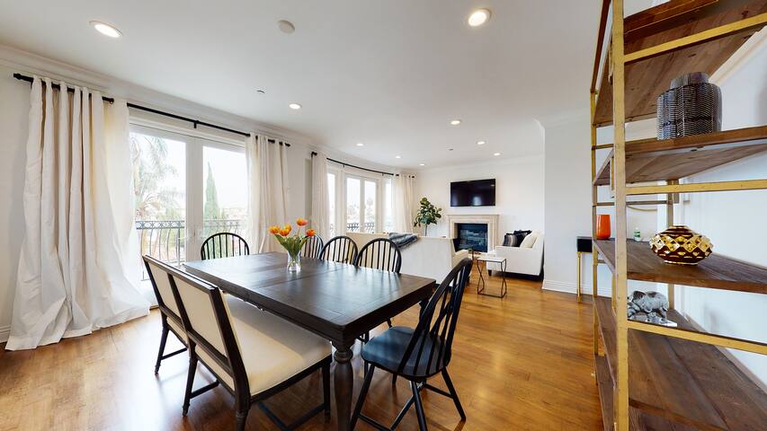 Luxurious & Private Beverly Hills Condo with Views gallery image 4