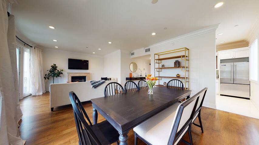 Luxurious & Private Beverly Hills Condo with Views gallery image 3