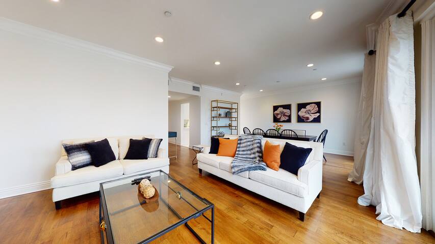 Luxurious & Private Beverly Hills Condo with Views gallery image 2