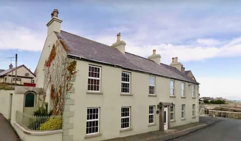 Harbour House - sleeps up to 13 adults