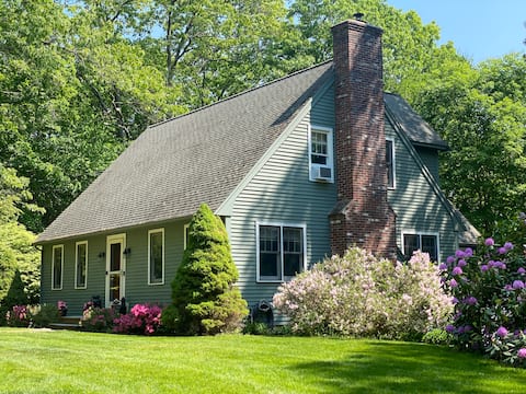 Secluded 2 Acre Lake Front Home!