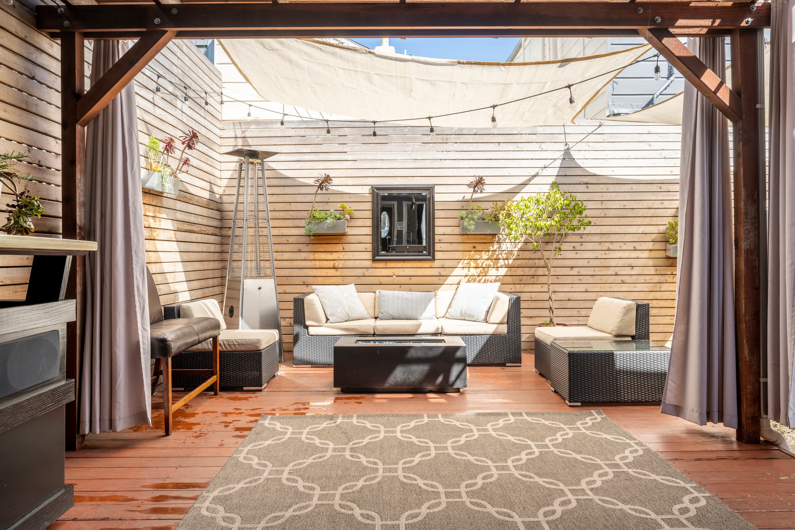 Home in San Francisco · ★4.97 · 3 bedrooms · 4 beds · 1.5 baths - Image 21