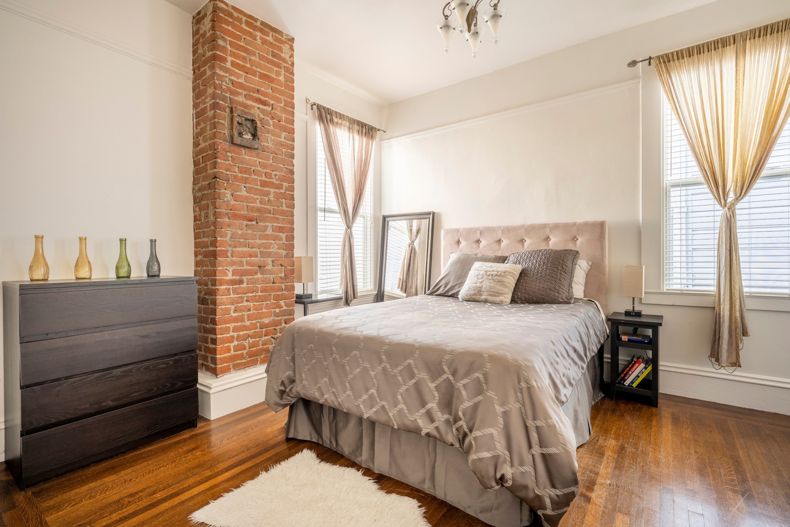 Home in San Francisco · ★4.97 · 3 bedrooms · 4 beds · 1.5 baths - Image 10
