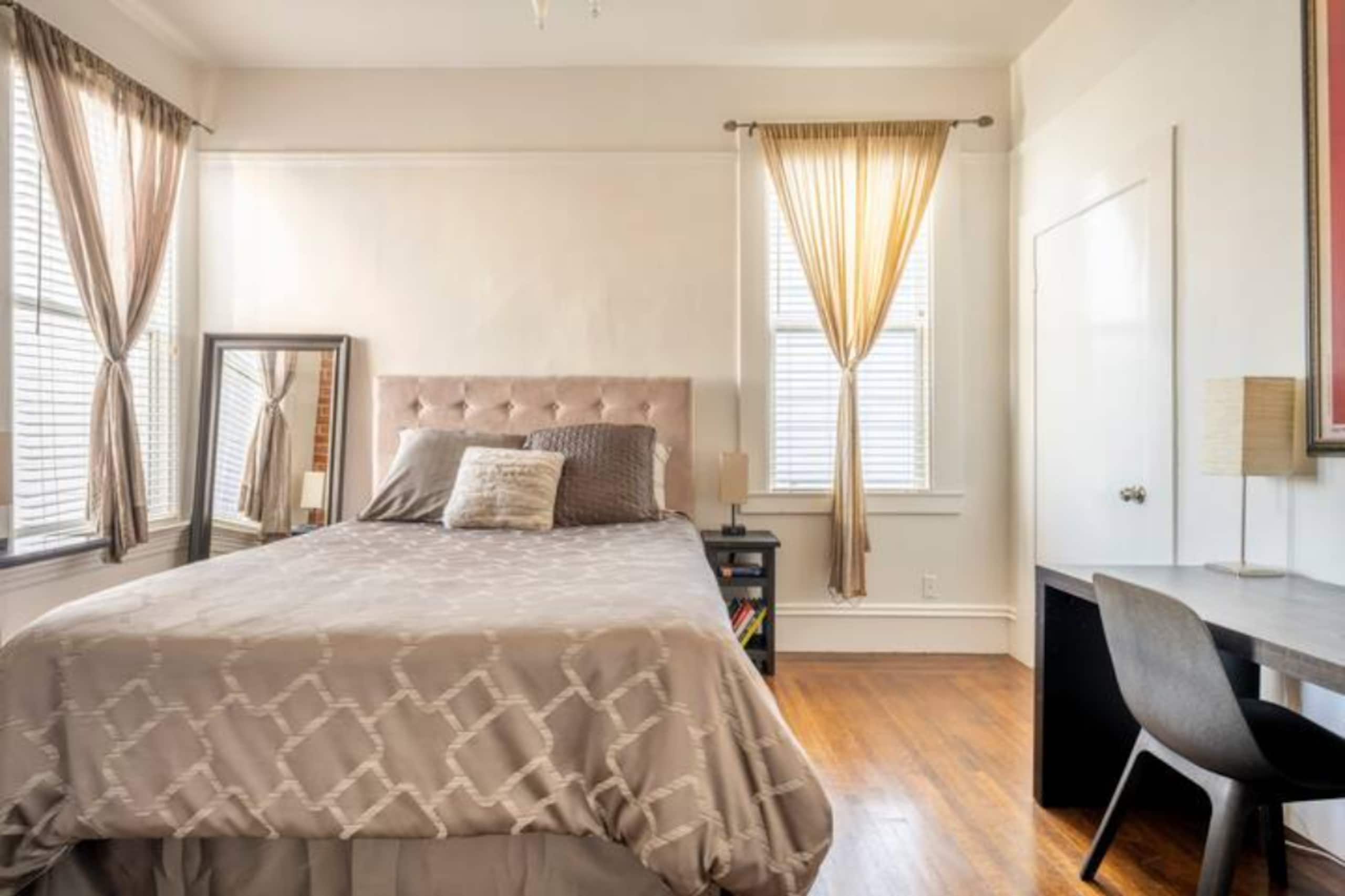 Home in San Francisco · ★4.97 · 3 bedrooms · 4 beds · 1.5 baths - Image 11