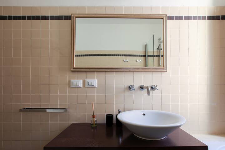 Bocconi Navigli Boutique 3BR I Hacca Collection gallery image 5