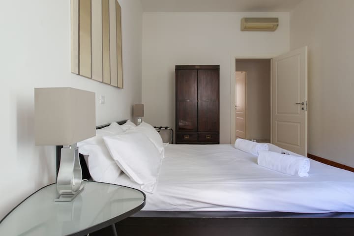 Bocconi Navigli Boutique 3BR I Hacca Collection gallery image 4