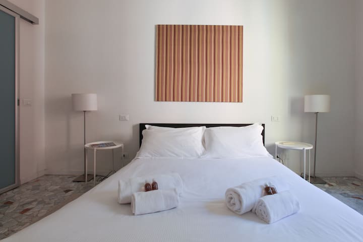 Bocconi Navigli Boutique 3BR I Hacca Collection gallery image 3