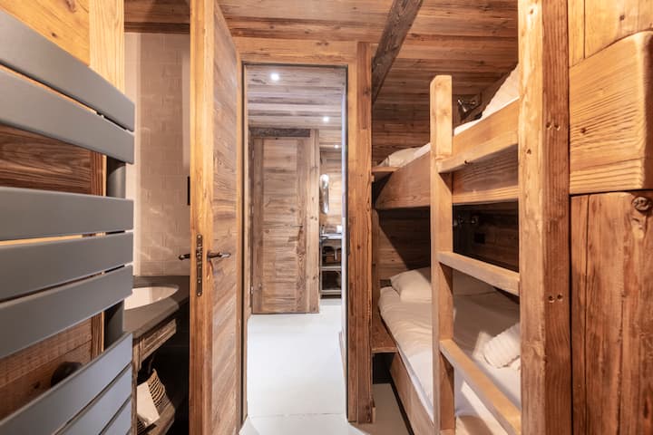 חדר קומותיים וכיור