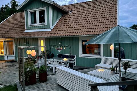 Modern villa beautifully located in the archipelago