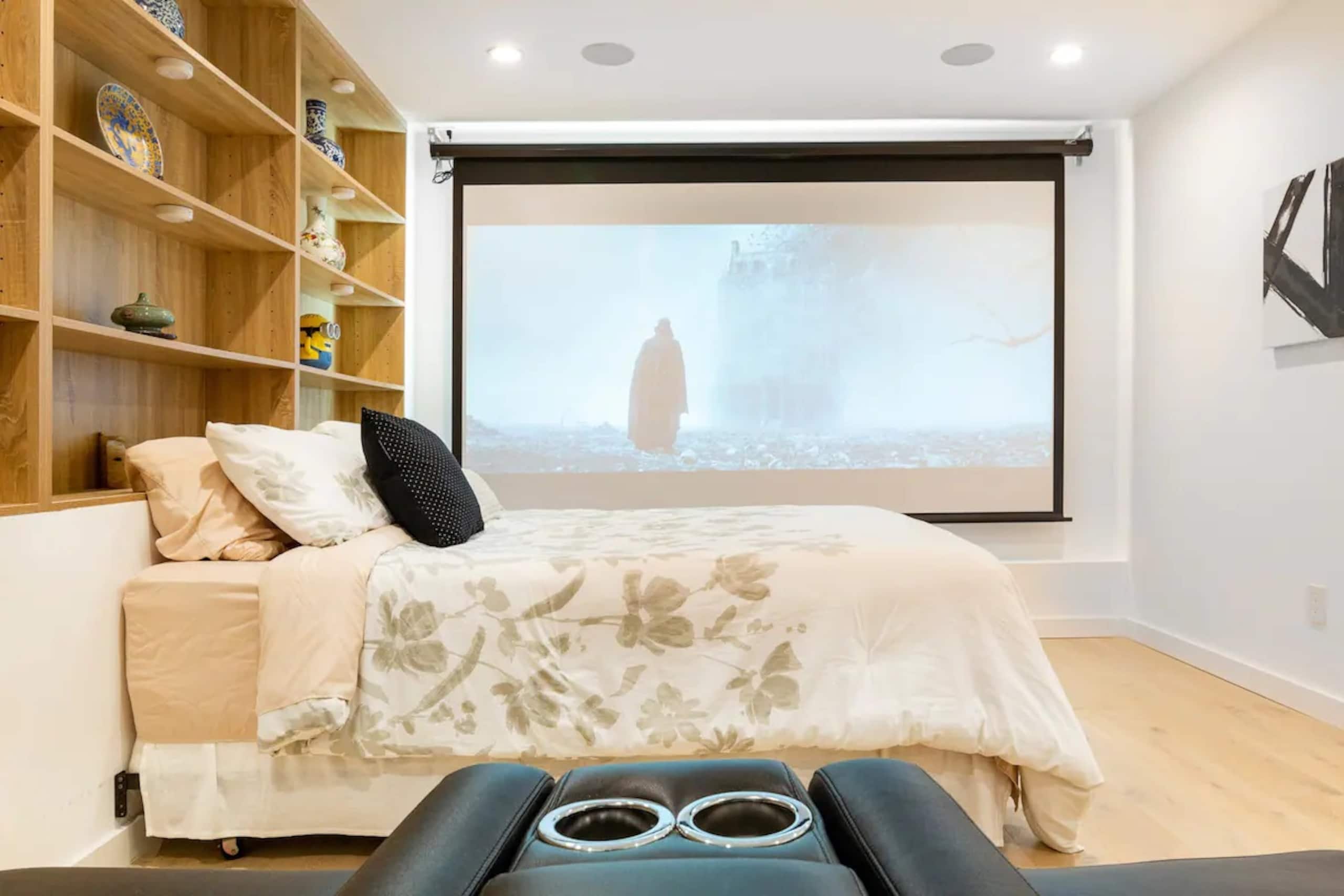 Villa in San Francisco · ★4.95 · 5 bedrooms · 6 beds · 3 baths - Image 30