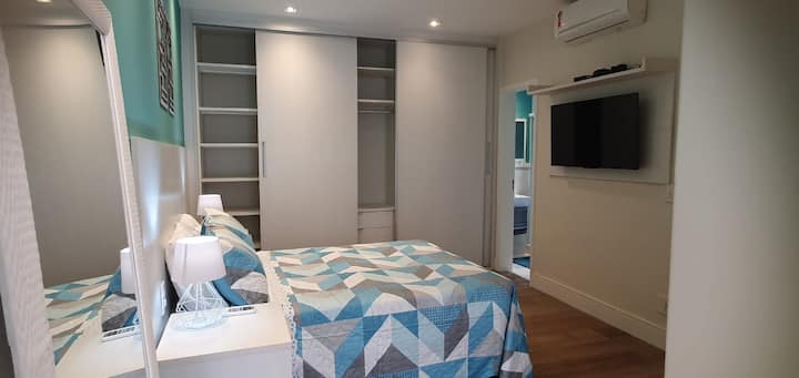 Cuarto 1 double en-suite with TV Streaming and AR Split.