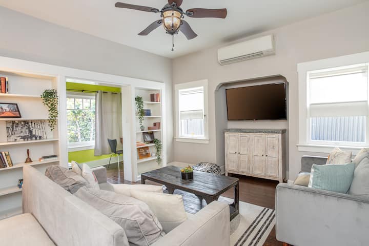 Craftsman Home W/ Casita And Yard - Los Angeles, CA