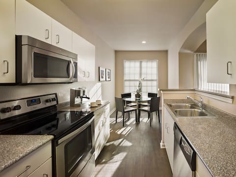 Luxury 2 Bed | Resort-Style Pool