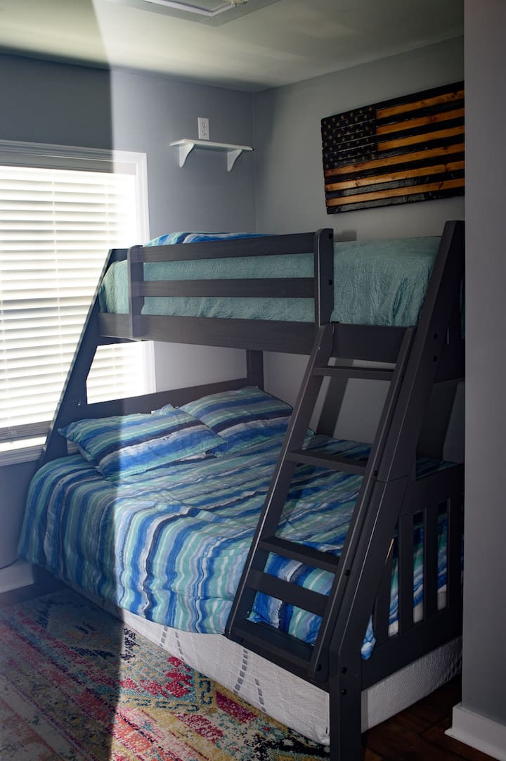 Cama doble completa en el dormitorio 2
