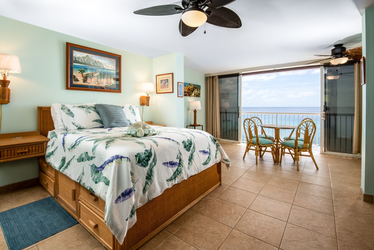 Magic Reef 306 Oceanfront - Condominiums for Rent in Kailua