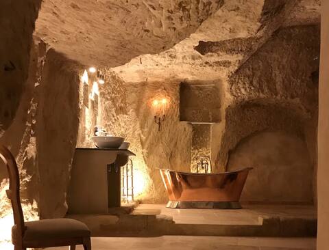 Amboise Troglodyte Cave Home – La Royale