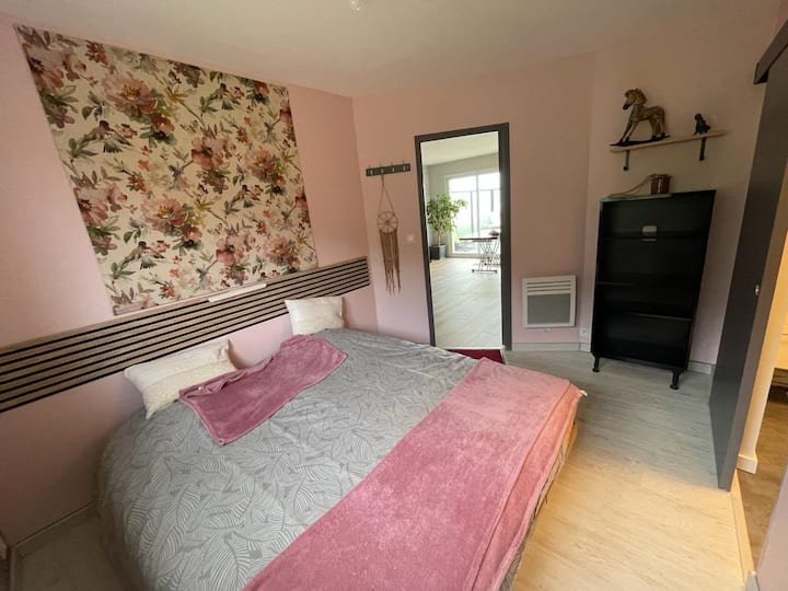 Საძინებელი 2: 1 საწოლი 180, კონვერტირებულია 2 საწოლად 90