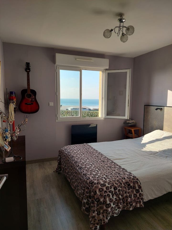 Საძინებელი 1 160 საწოლითა და ზღვის ხედით