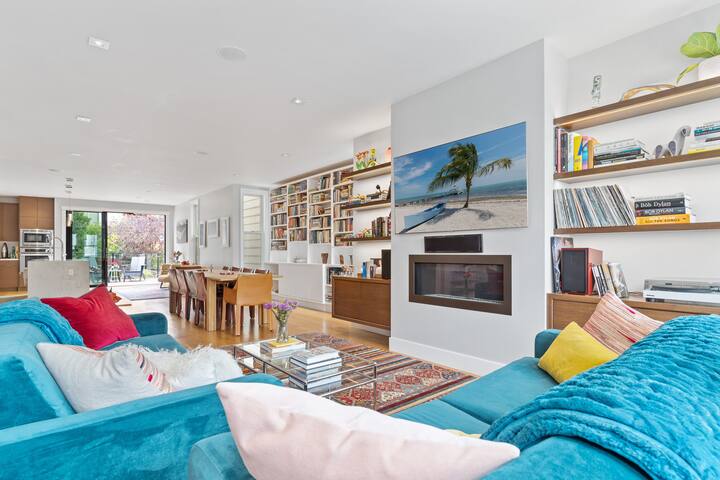 Stunning Family Luxury in Modern SF Victorian gallery image 3