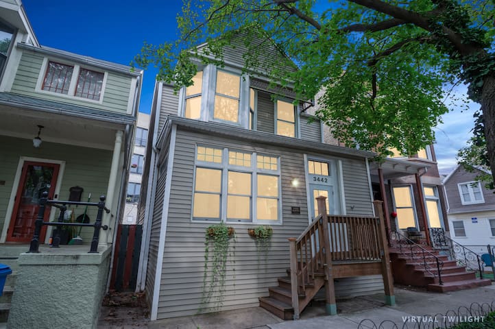 Charming House in Roscoe Village – 1895