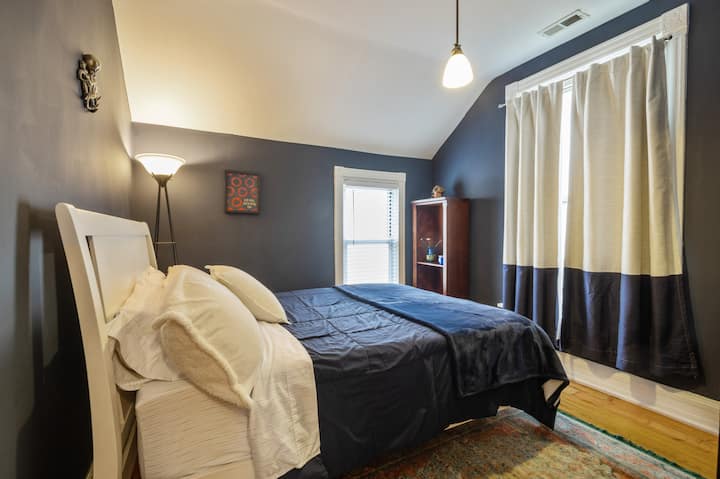 მე-2 საძინებელი - Queen Bed